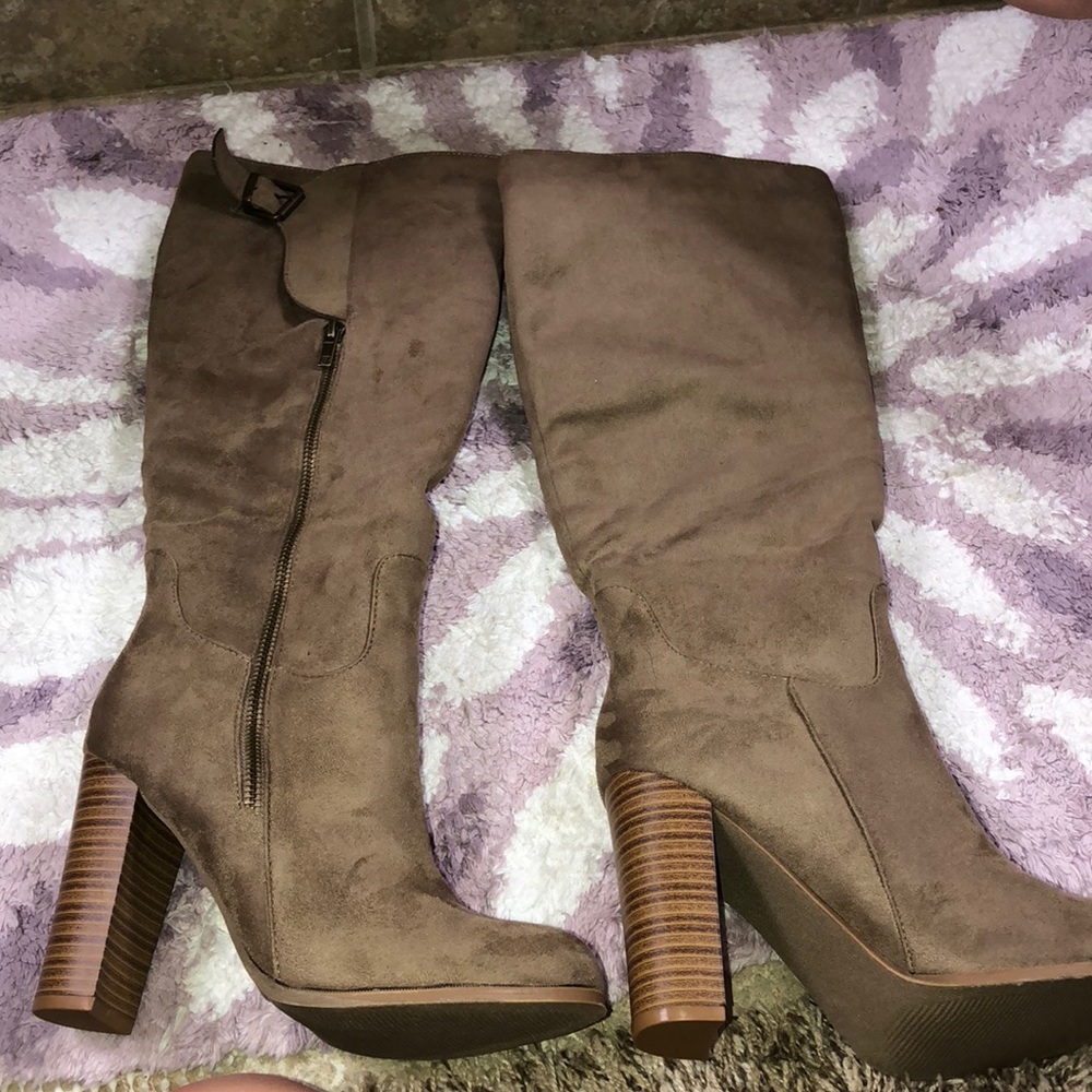 Tan knew high boots